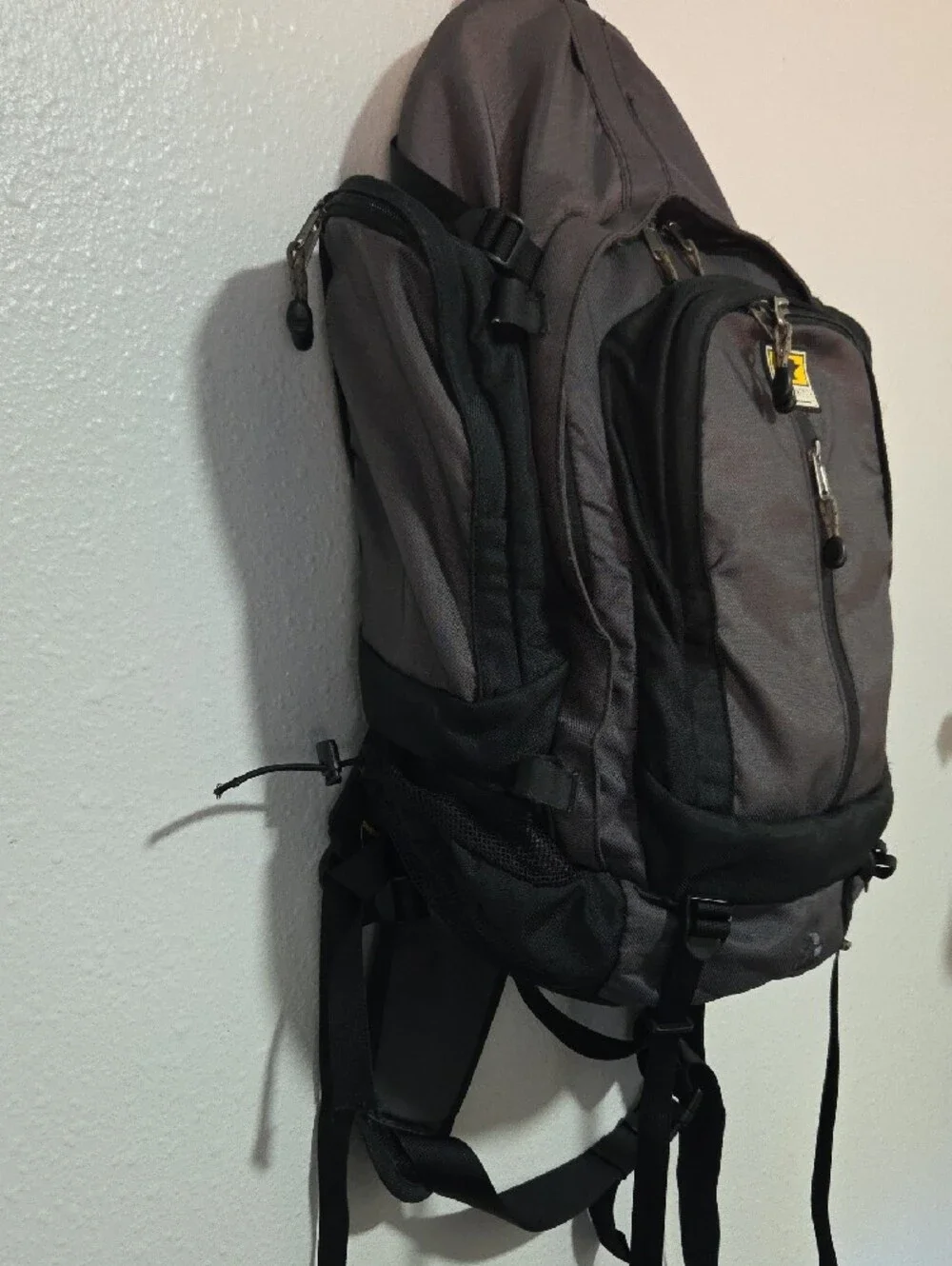 Mountainsmith Technical Trail 2100 Hiking Backpack Black and Gray EUC